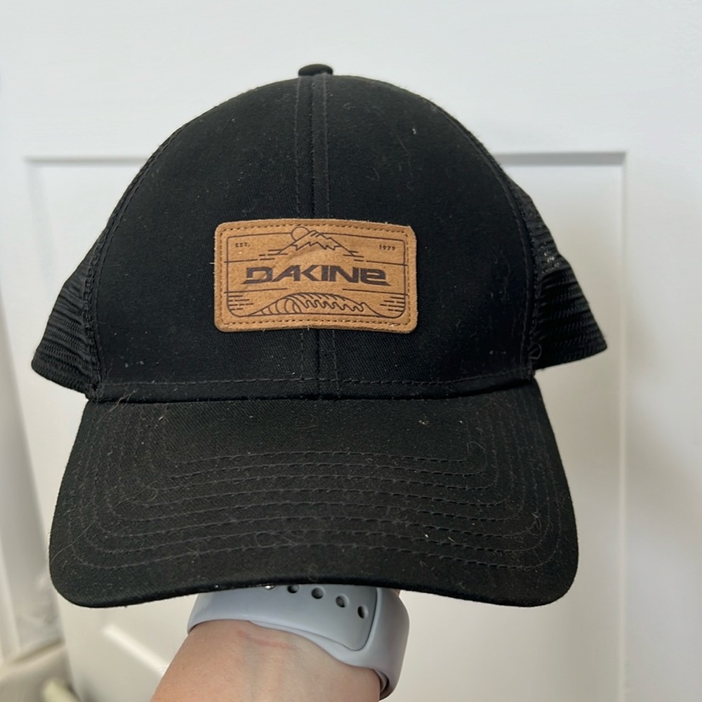 Dakine trucker hat